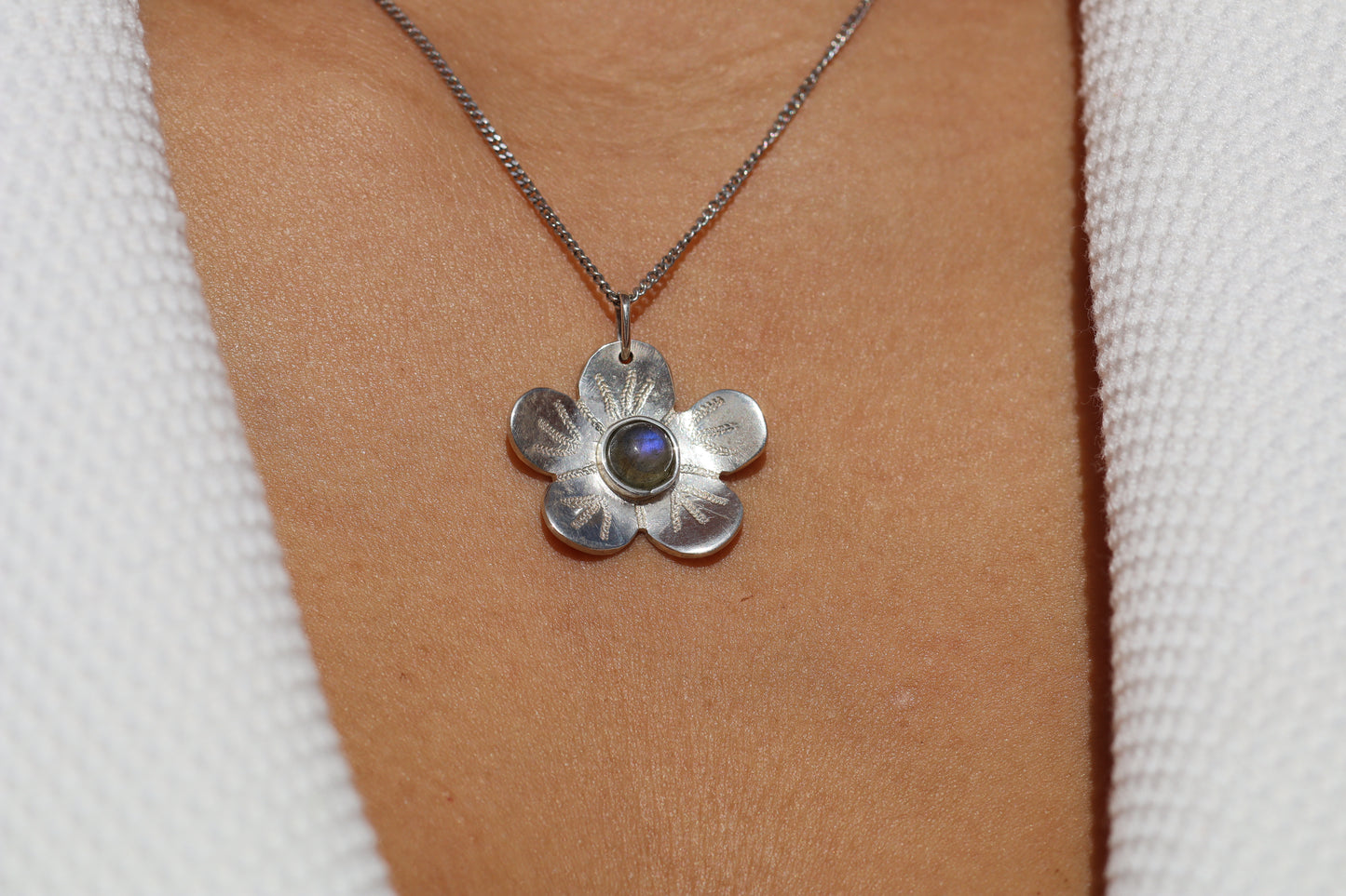 Collar Flor en plata ley .925