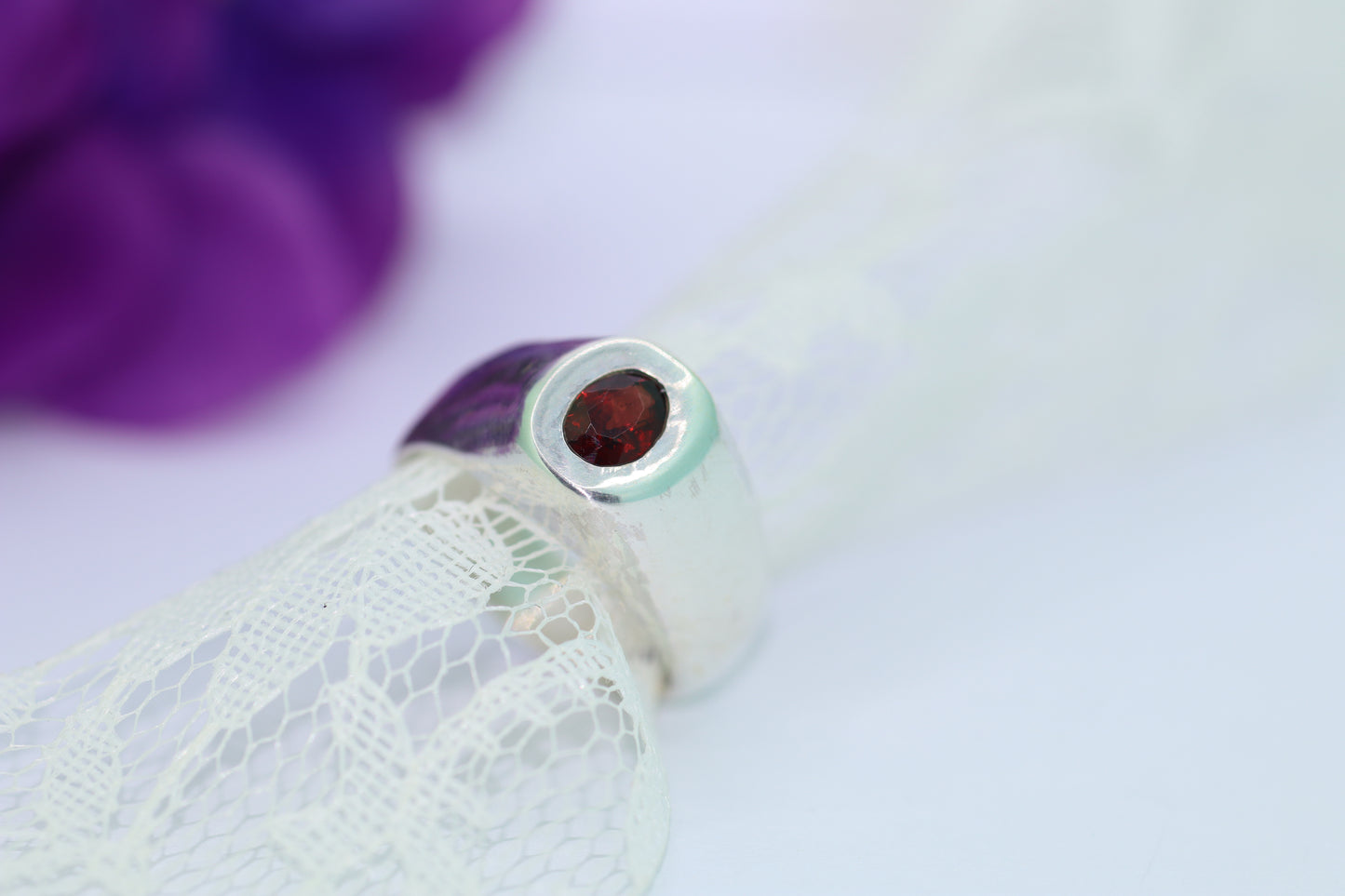 Anillo Garnet