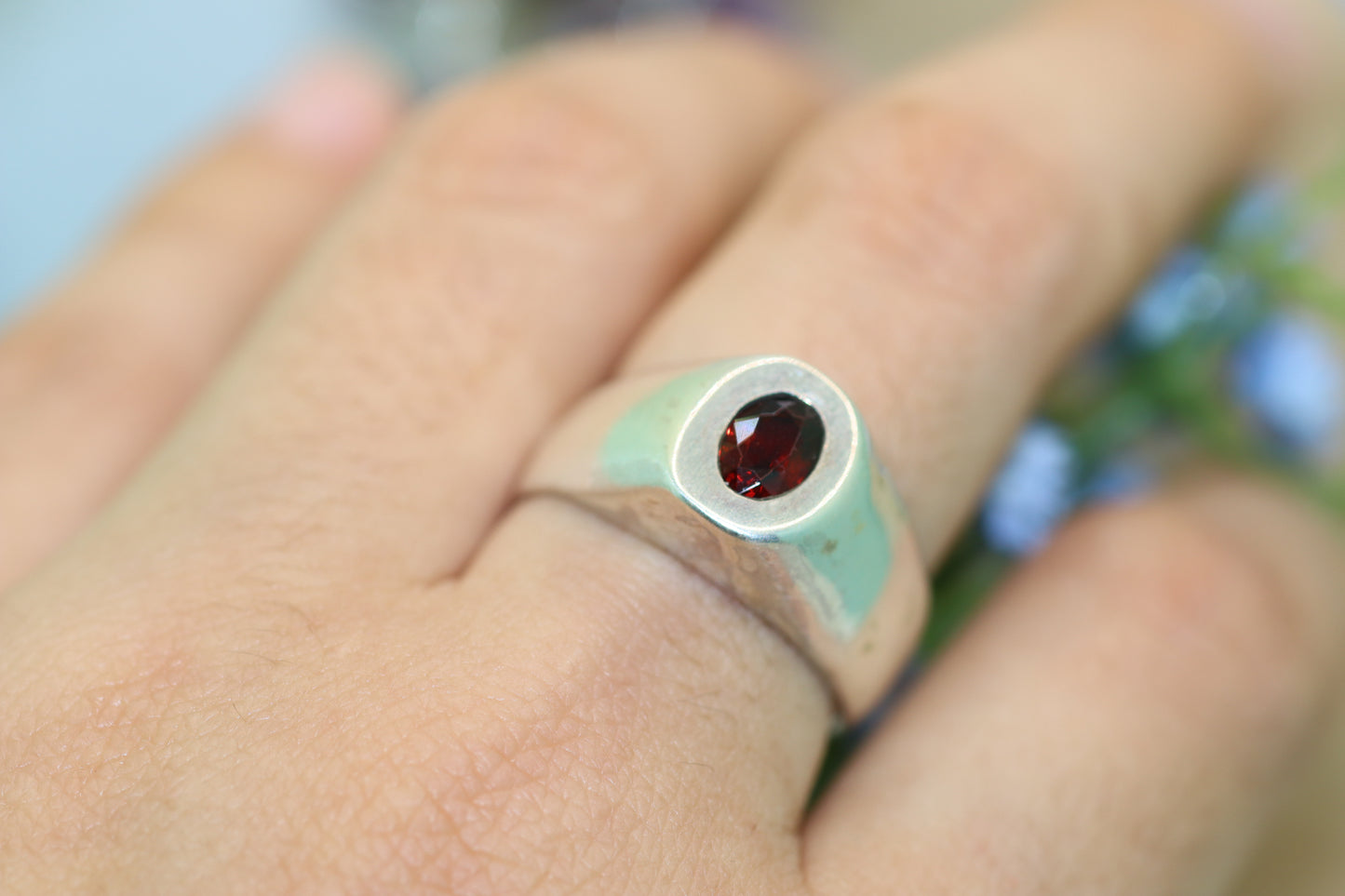 Anillo Garnet